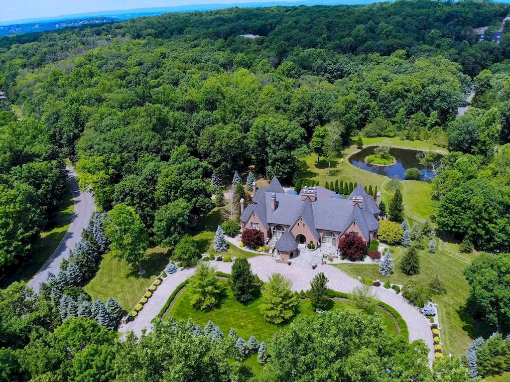 $4,498,000 English Manor House in New Jersey Protects Your Privacy and Tranquility