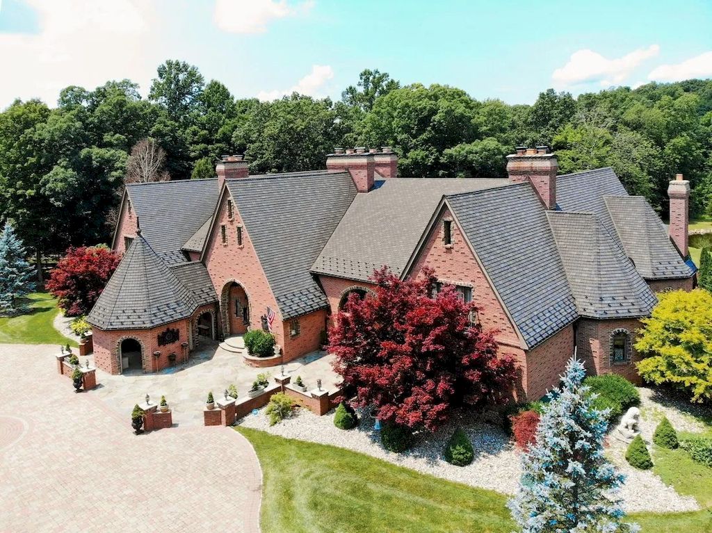 $4,498,000 English Manor House in New Jersey Protects Your Privacy and Tranquility