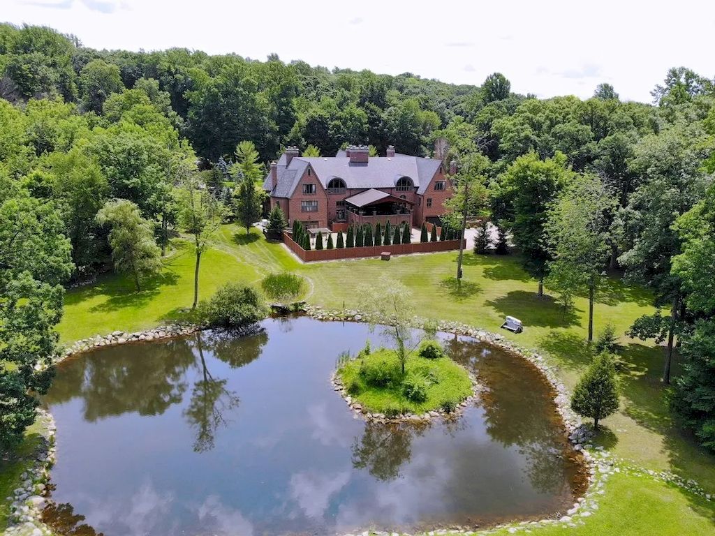 $4,498,000 English Manor House in New Jersey Protects Your Privacy and Tranquility