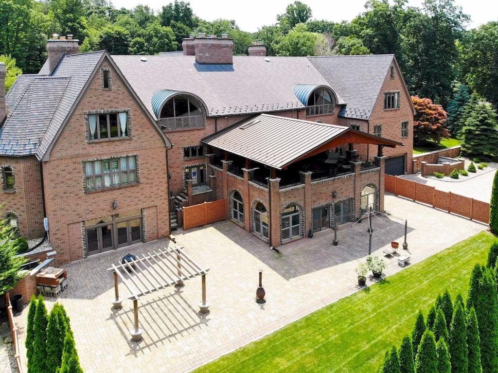 $4,498,000 English Manor House in New Jersey Protects Your Privacy and Tranquility