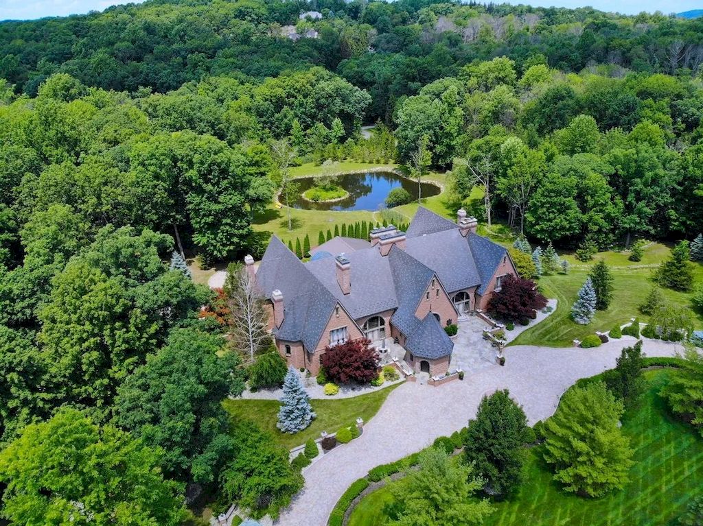 $4,498,000 English Manor House in New Jersey Protects Your Privacy and Tranquility