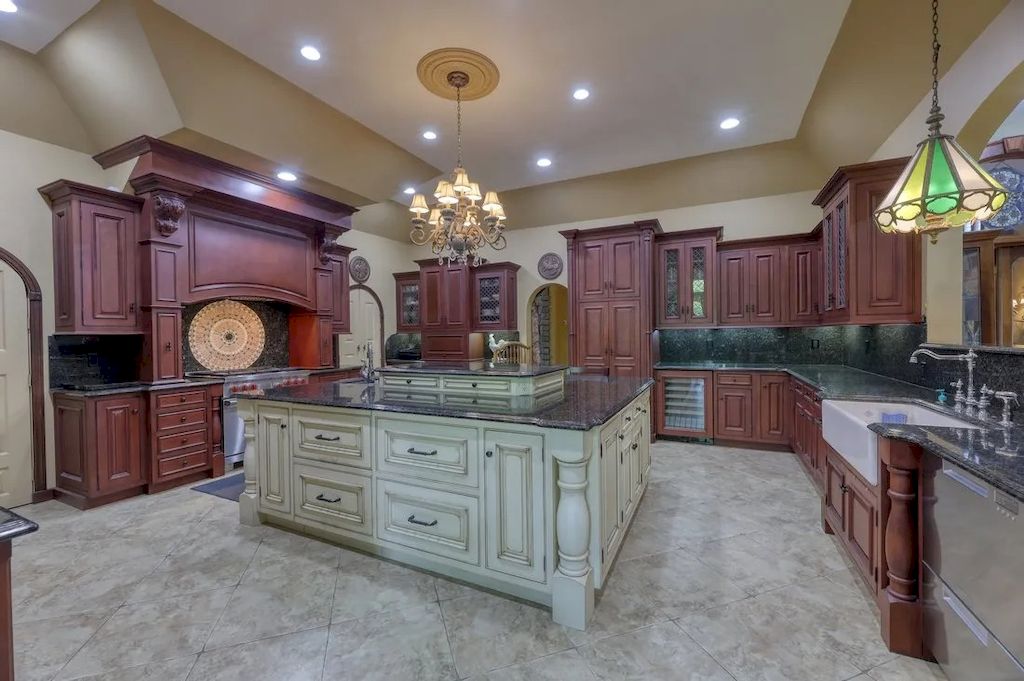 $4,498,000 English Manor House in New Jersey Protects Your Privacy and Tranquility