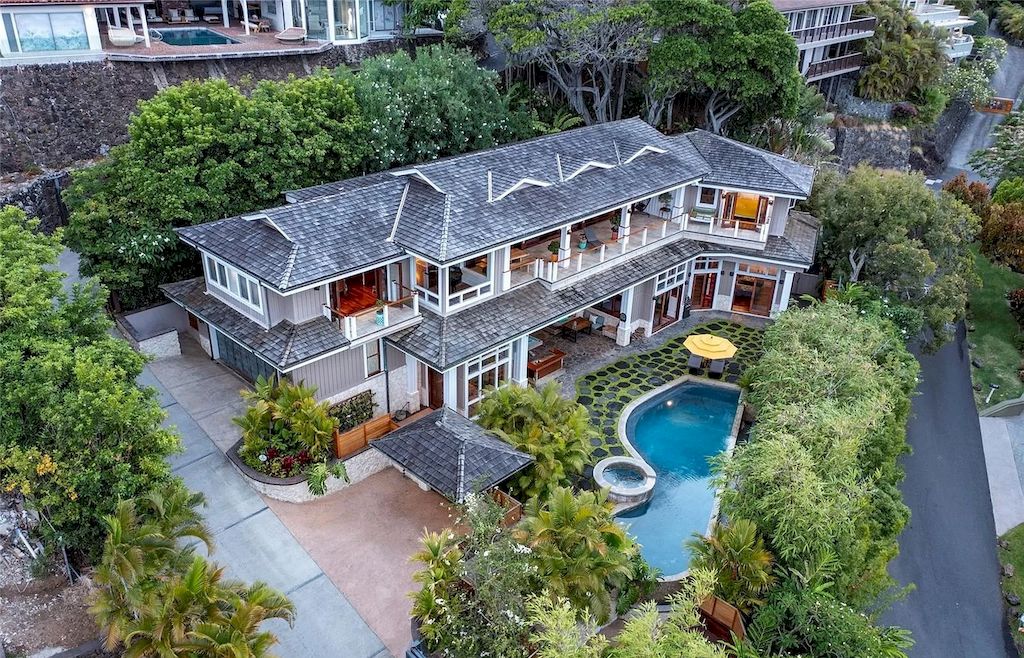 Listed for $4,985,000: A Hillside Resort Style Villa in Hawaii Rewards the Eyes and Inspires the Souls