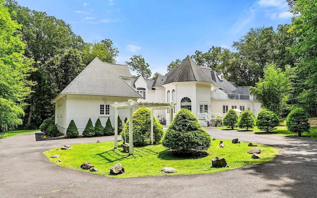 New Jersey Hidden $3,500,000 Chateau Reveals Eternal Beauty

