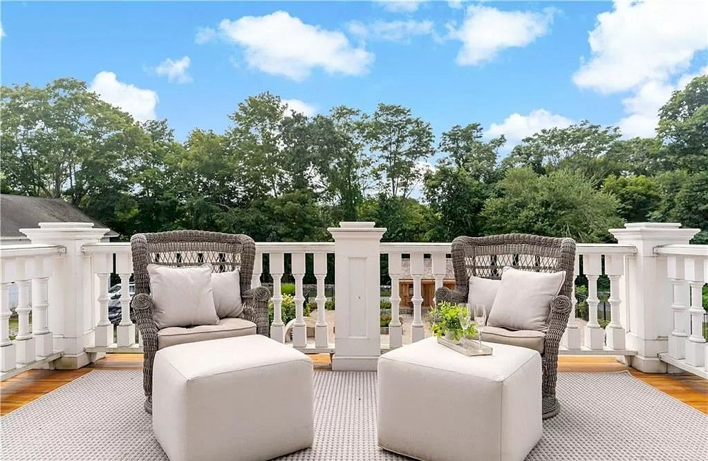 This Gracious $3,950,000 Country Estate in Connecticut Generous with Cozy and Comfortable Living Style