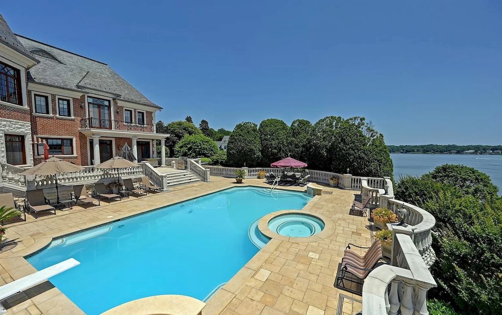 This $11,500,000 World-class Estate on the Bank of Navesink River, New Jersey Offers Spectacular Landscape and No Less Exquisite Finishes