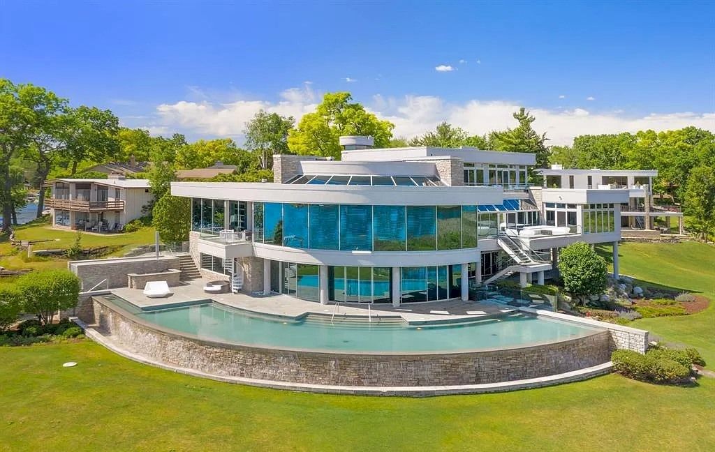 Haven of Comfort and Modernity, This Michigan Estate Sells for $6,250,000 