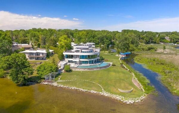 Michigan's Ultimate Entertainment Estate: Waterfront Luxury on Upper ...