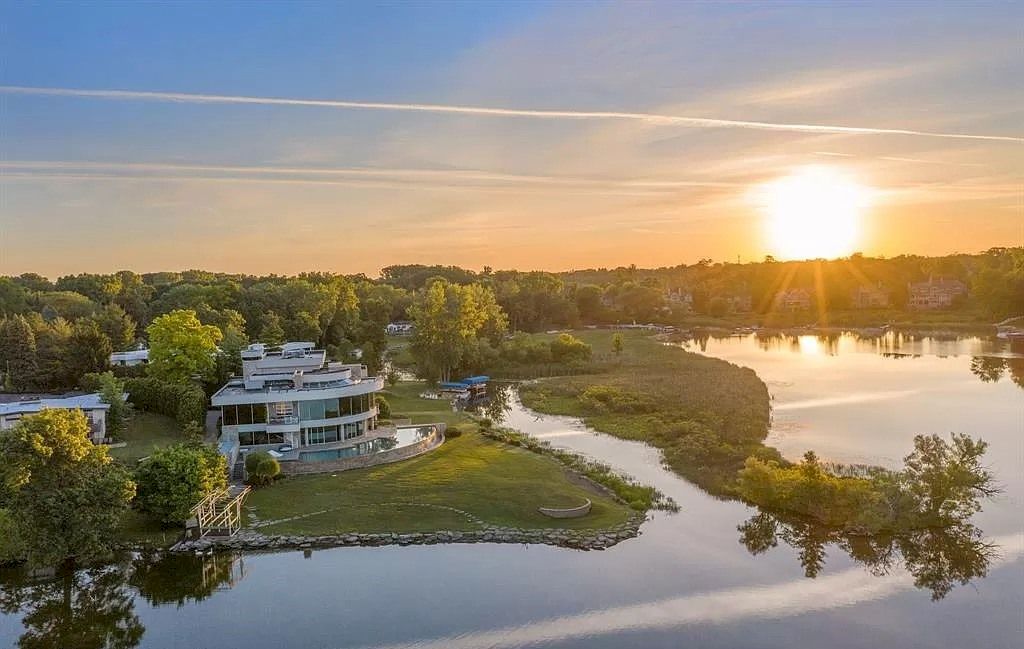 Haven of Comfort and Modernity, This Michigan Estate Sells for $6,250,000 