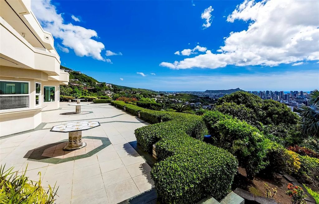 Immerse in tropical landscape and Hawaii island ambiance in a hillside $10,000,000 estate 
