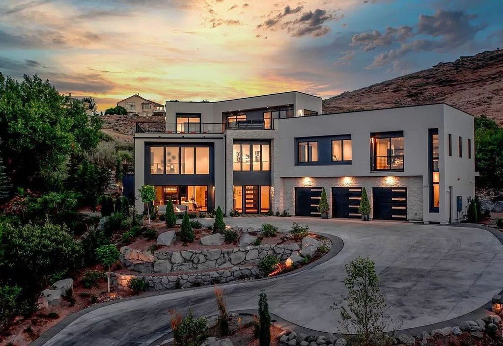 Newly prestigious house in Nevada with city skyline views asking for $3,270,000