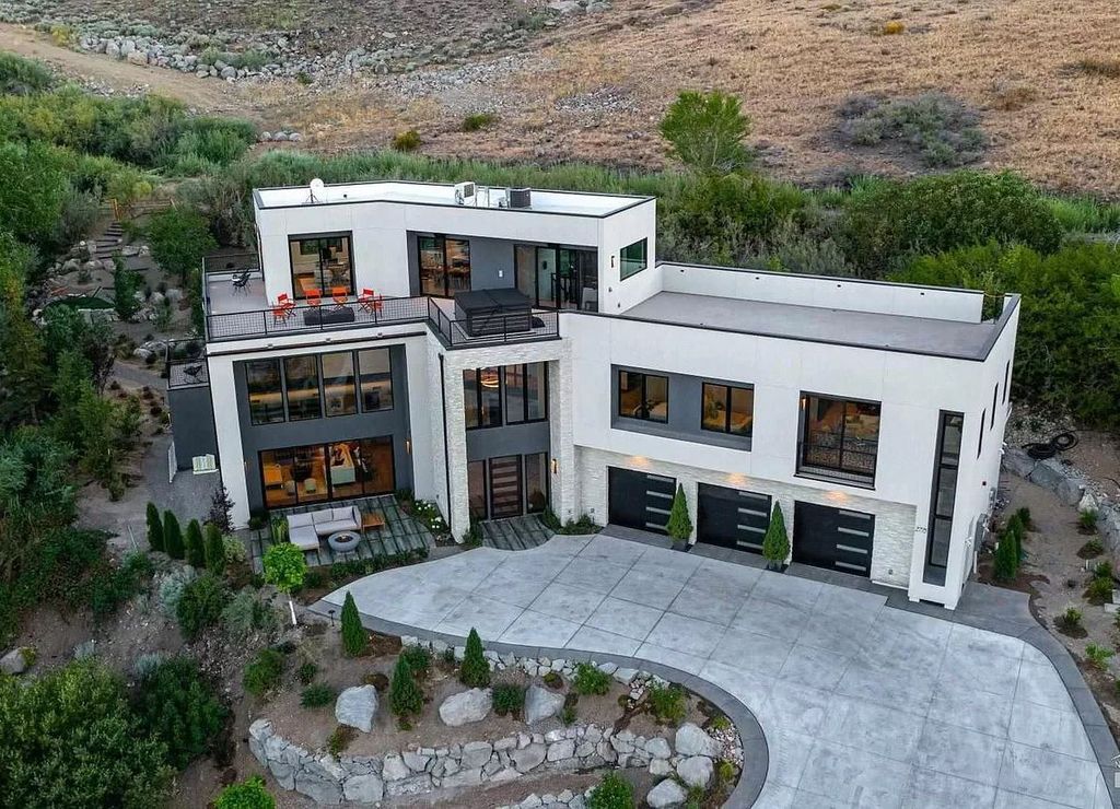 Newly prestigious house in Nevada with city skyline views asking for $3,270,000