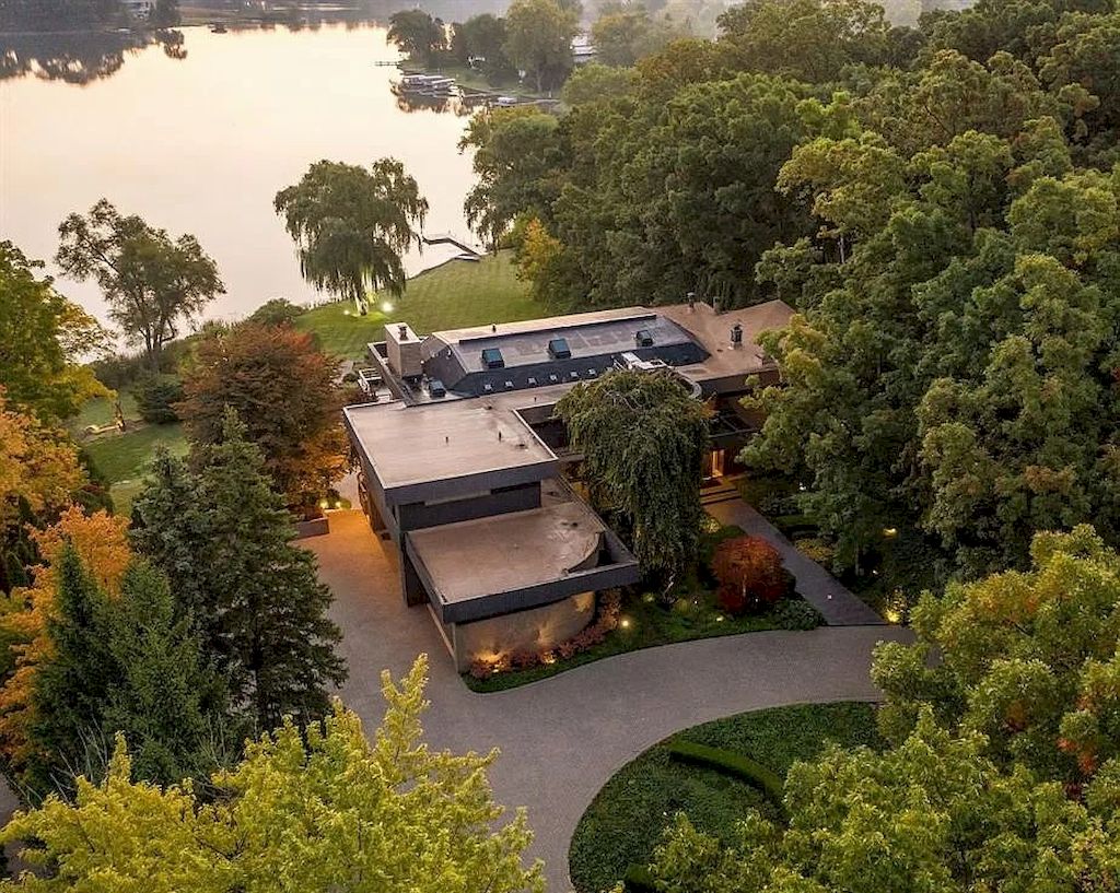 Gorgeous Lakefront Home in Michigan Available for $3,350,000