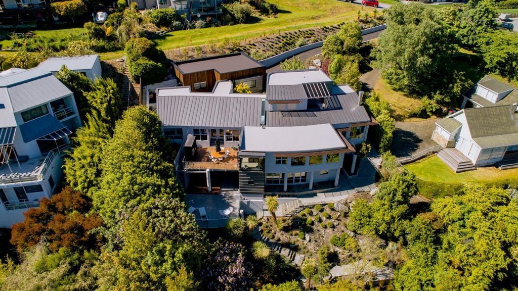 3 Lewis Road house with outstanding Lake views by Wyatt+Gray Architects