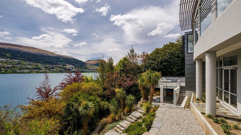 3-Lewis-Road-house-with-outstanding-Lake-views-by-WyattGray-Architects-18