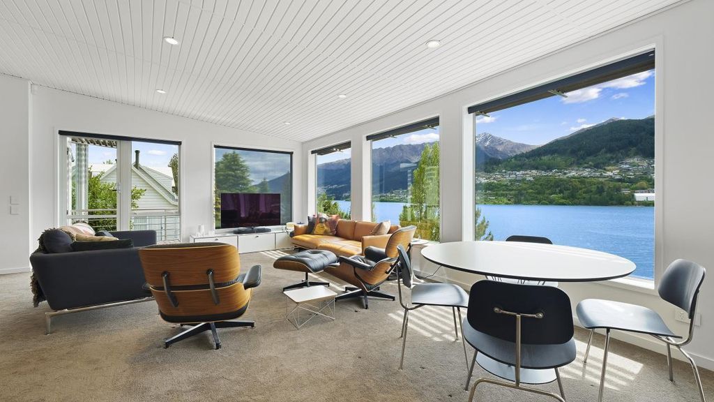 3 Lewis Road house with outstanding Lake views by Wyatt+Gray Architects
