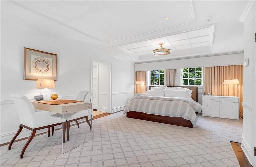 Luxurious modern residence in New York preserving original architectural details sells for $4,895,000