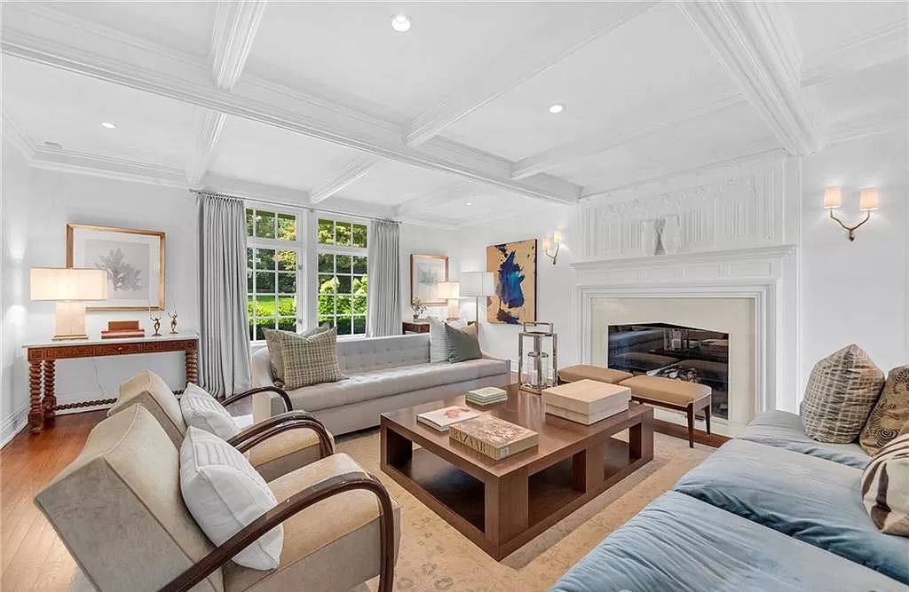 Luxurious modern residence in New York preserving original architectural details sells for $4,895,000