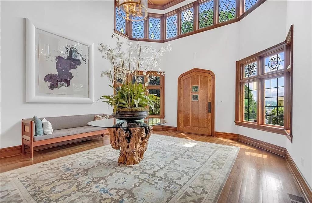 Luxurious modern residence in New York preserving original architectural details sells for $4,895,000