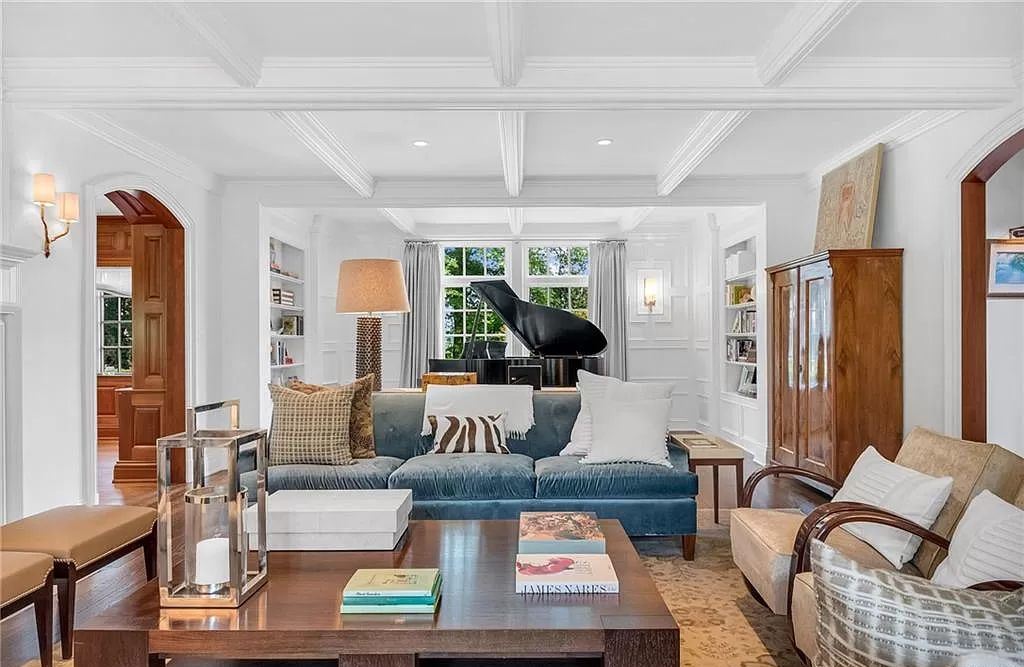 Luxurious modern residence in New York preserving original architectural details sells for $4,895,000