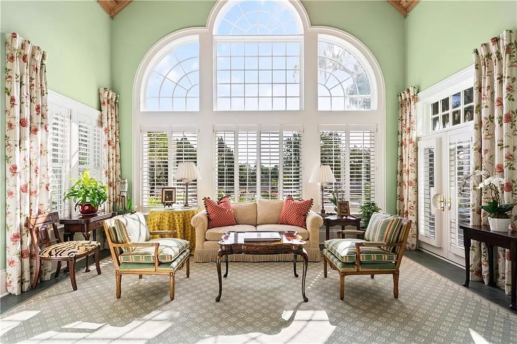 Looking for green living room ideas but don't want to be disconnected? To make your space more appealing, pair floral-patterned curtains with country-style wooden couches. Beginning with the arched main door, this will add sophistication, lightness, and highlight the room's style. The best finish for this living room is mint green. Do you like this green living room ideas?