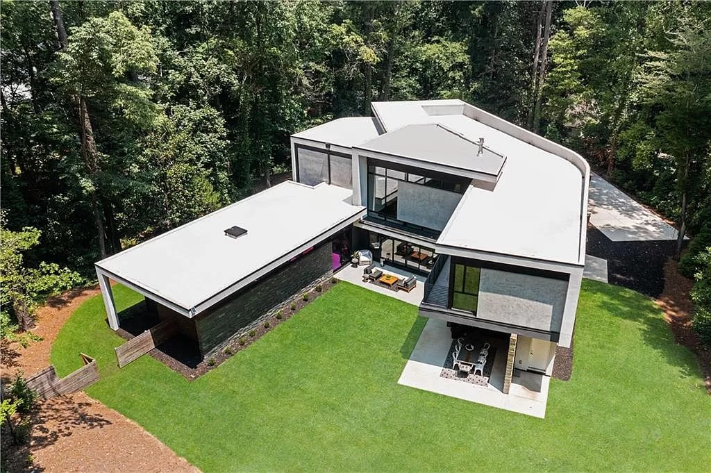 Left Speechless by This Georgia Contemporary $3,550,000 Estate  