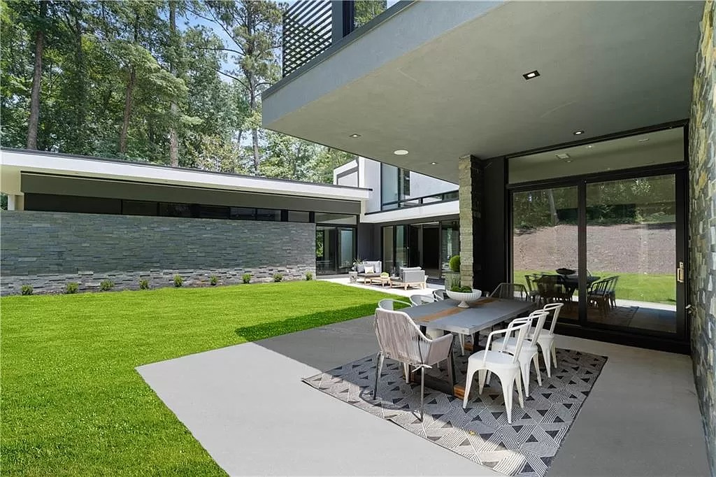 Left Speechless by This Georgia Contemporary $3,550,000 Estate  