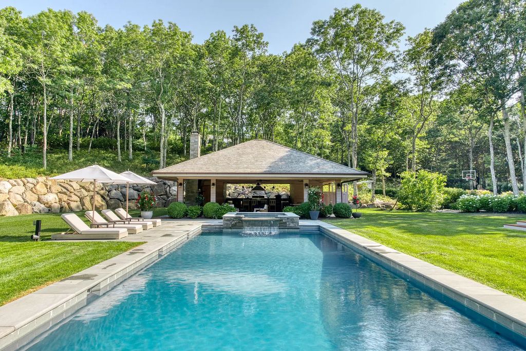  Comfortable serene house in New York offers amazing privacy asking for $4,850,000
