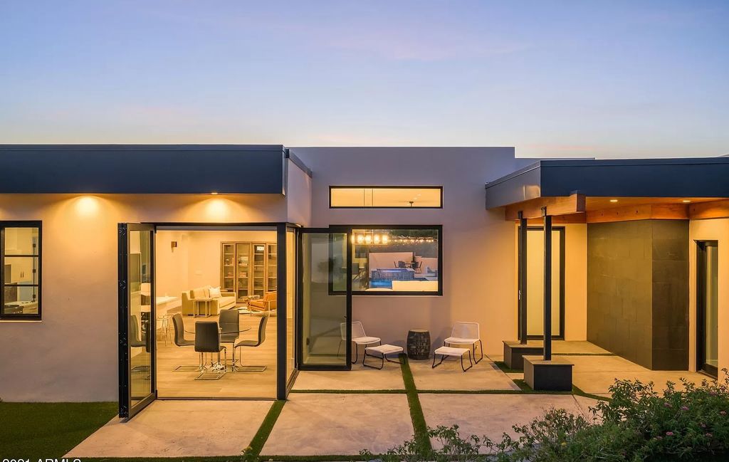 Striking single level house in Arizona hits Market for $3,925,000 with versatile living spaces