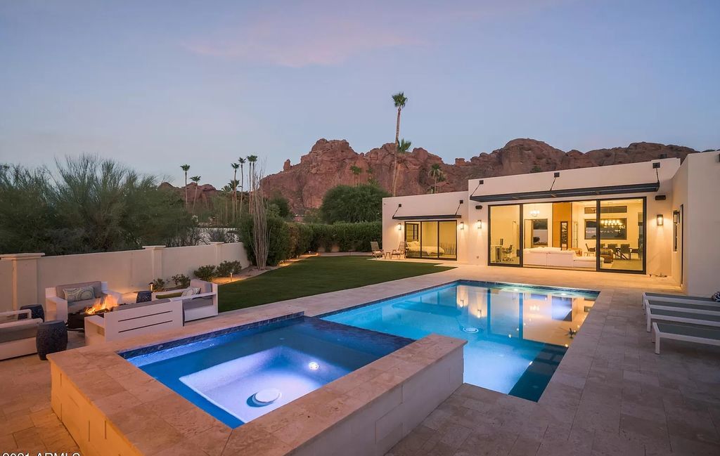 Striking single level house in Arizona hits Market for $3,925,000 with versatile living spaces