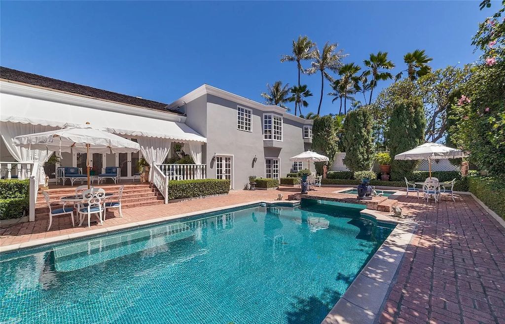 A Modest-looking Home Hides Elegant Interiors, Available for $4,490,000 in Hawaii