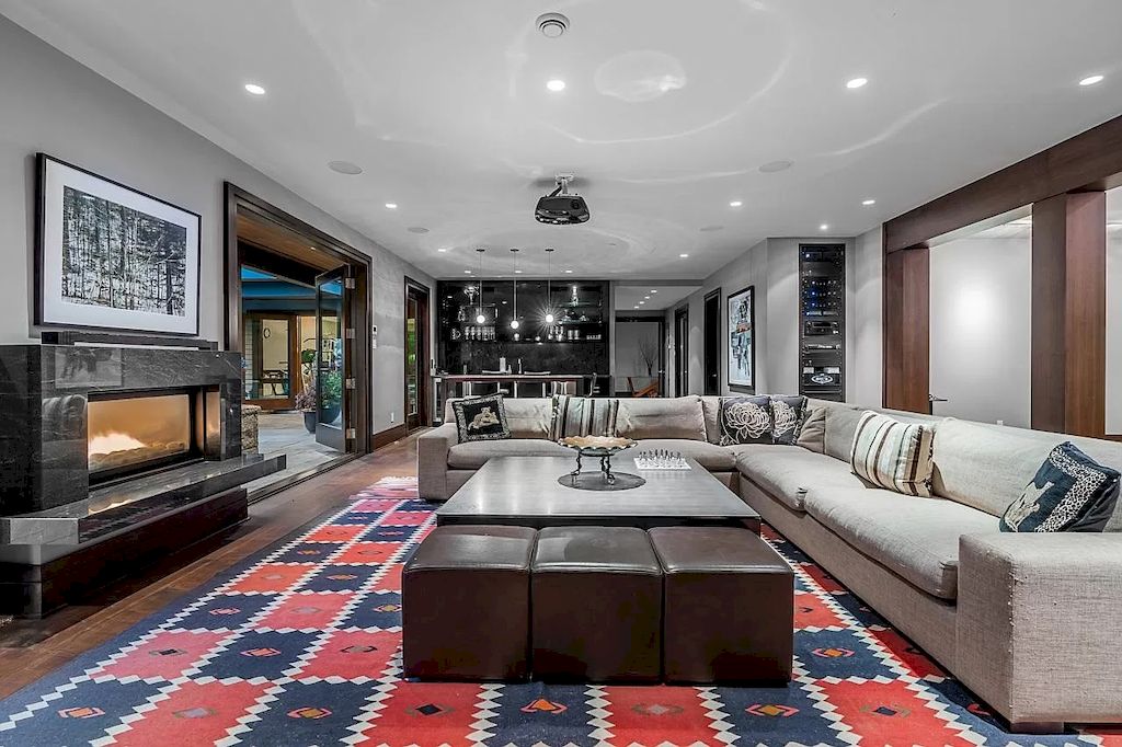 What will you be looking for in a rug when you decide to buy one? The foam rug's design, as well as the design of the rectangles stacked alternately, thrilled this homeowner greatly. Kids may play a variety of games on this rug because it just has two colors: red, and blue. In the living area, a lively rug connects all of the family members' activities.