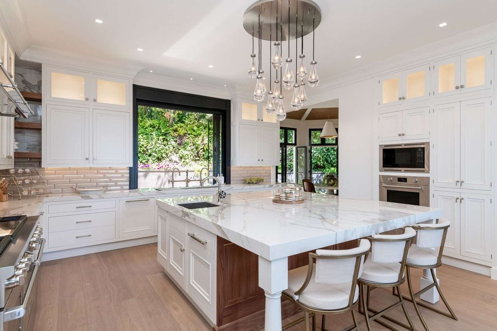 A-Newly-Built-Transitional-Architectural-Home-in-Los-Angeles-for-Sale-at-21590000-16