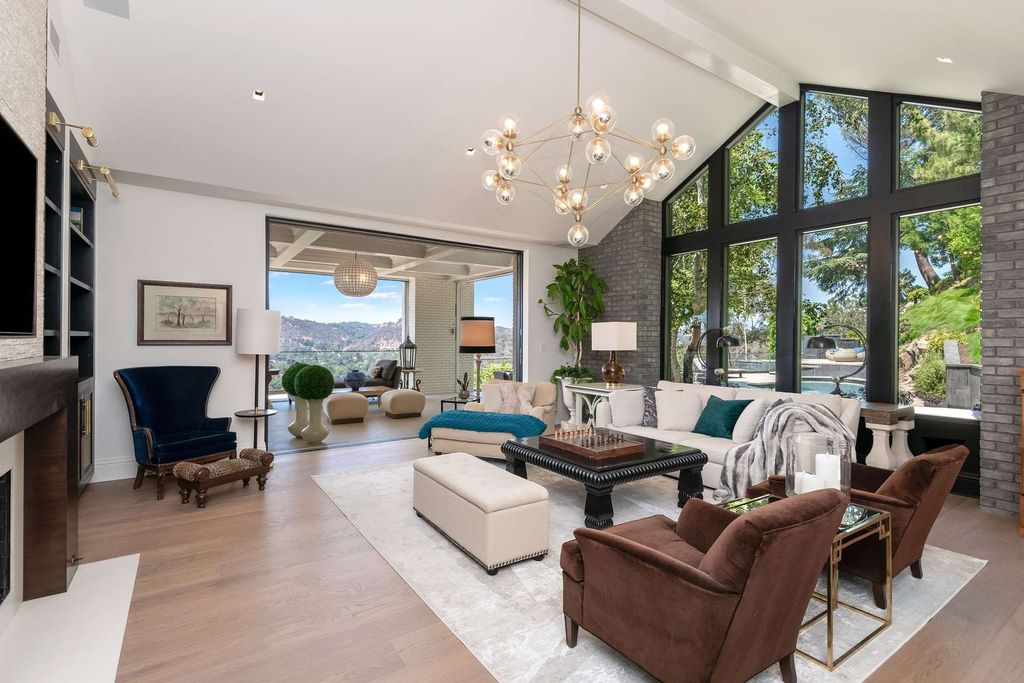 The newly built Home in Los Angeles is a one of a kind estate showcases exquisite high end details with every turn now available for sale. This home located at 1260 Bel Air Rd, Los Angeles, California