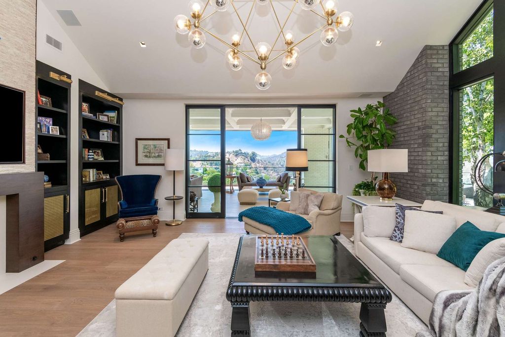 The newly built Home in Los Angeles is a one of a kind estate showcases exquisite high end details with every turn now available for sale. This home located at 1260 Bel Air Rd, Los Angeles, California