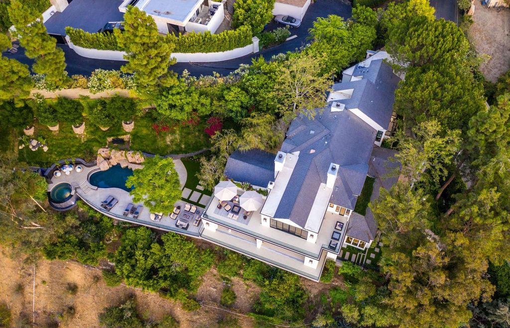 The newly built Home in Los Angeles is a one of a kind estate showcases exquisite high end details with every turn now available for sale. This home located at 1260 Bel Air Rd, Los Angeles, California