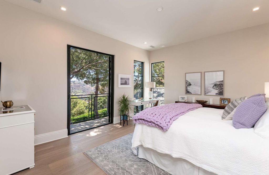 A-Newly-Built-Transitional-Architectural-Home-in-Los-Angeles-for-Sale-at-21590000-32