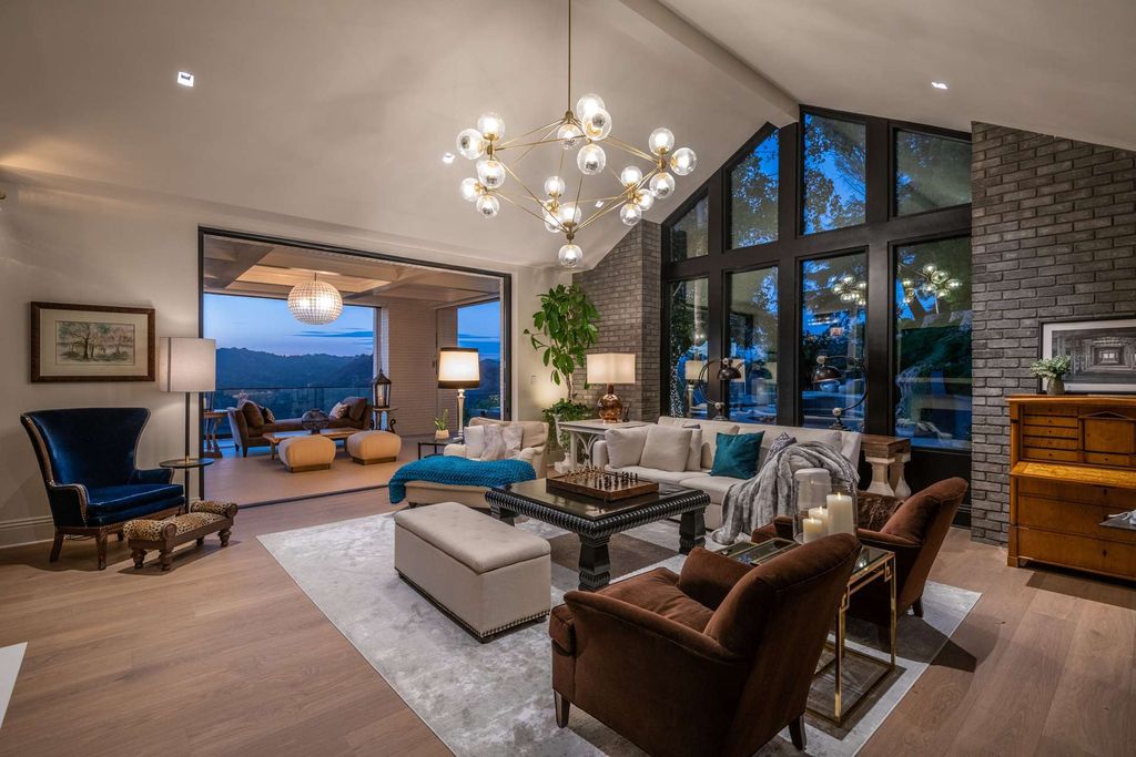 The newly built Home in Los Angeles is a one of a kind estate showcases exquisite high end details with every turn now available for sale. This home located at 1260 Bel Air Rd, Los Angeles, California