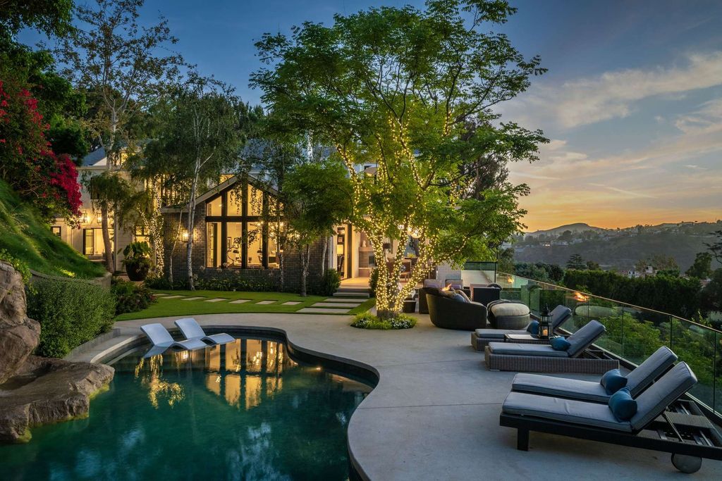 The newly built Home in Los Angeles is a one of a kind estate showcases exquisite high end details with every turn now available for sale. This home located at 1260 Bel Air Rd, Los Angeles, California