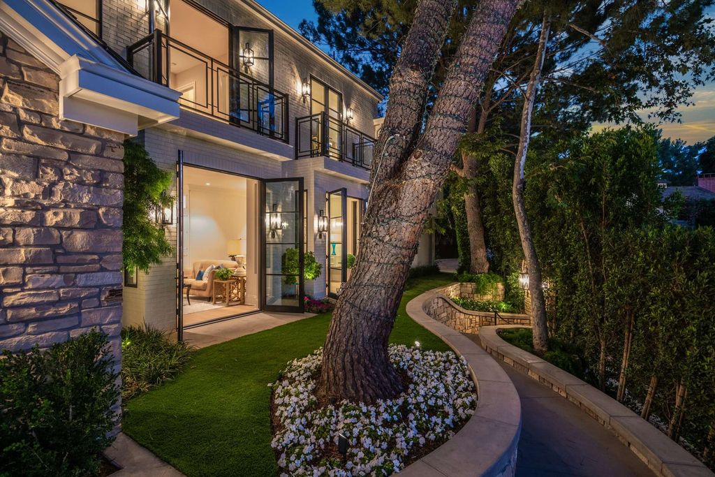 The newly built Home in Los Angeles is a one of a kind estate showcases exquisite high end details with every turn now available for sale. This home located at 1260 Bel Air Rd, Los Angeles, California