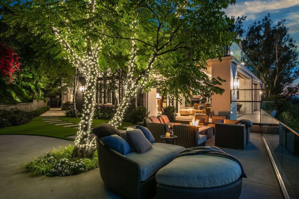 The newly built Home in Los Angeles is a one of a kind estate showcases exquisite high end details with every turn now available for sale. This home located at 1260 Bel Air Rd, Los Angeles, California