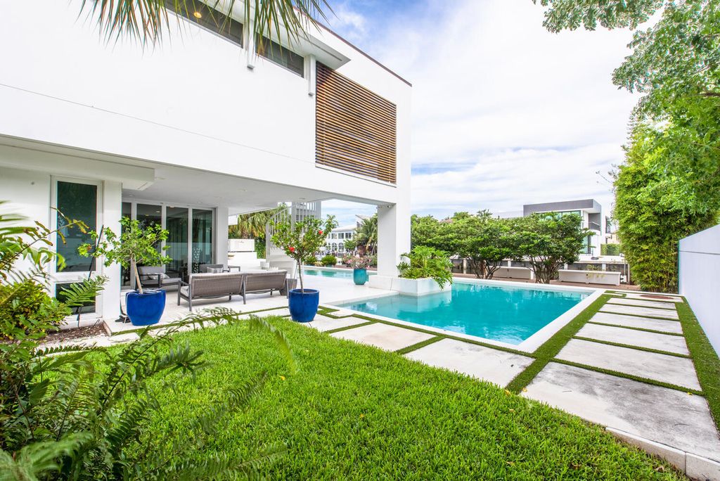 An-Exquisite-Contemporary-Waterfront-Home-in-Fort-Lauderdale-Asking-for-6999000-20