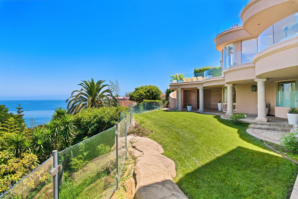 An-Iconic-Estate-in-Malibu-with-Magnificent-Setting-returns-Market-for-650000006-10