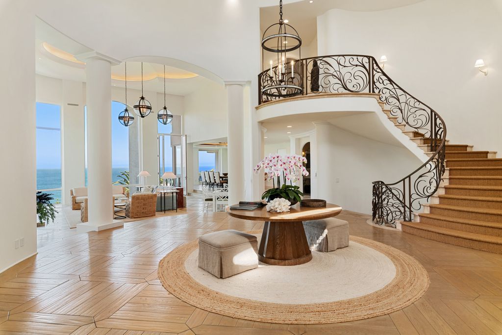 An-Iconic-Estate-in-Malibu-with-Magnificent-Setting-returns-Market-for-650000006-11