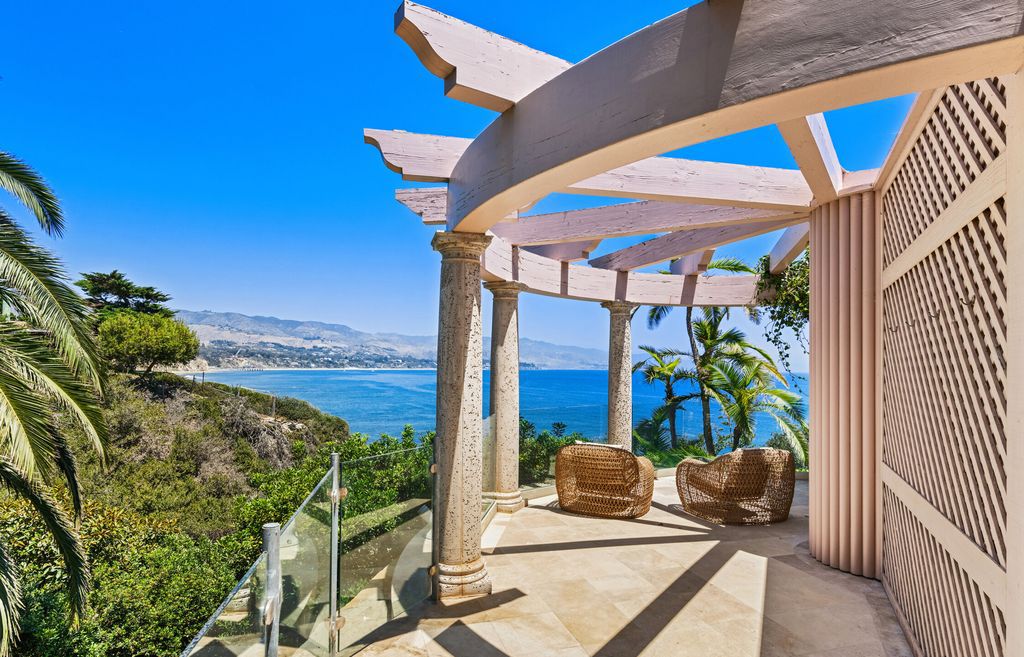 An-Iconic-Estate-in-Malibu-with-Magnificent-Setting-returns-Market-for-650000006-27