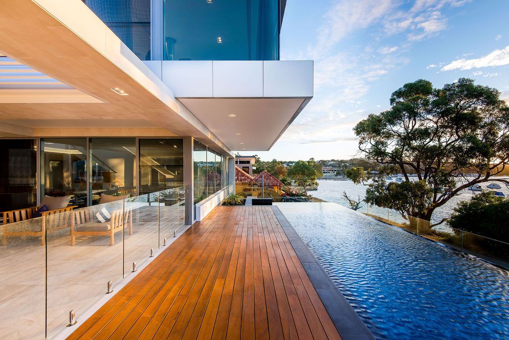 Bicton residence, seamless connection with Swan river by Hillam Architects