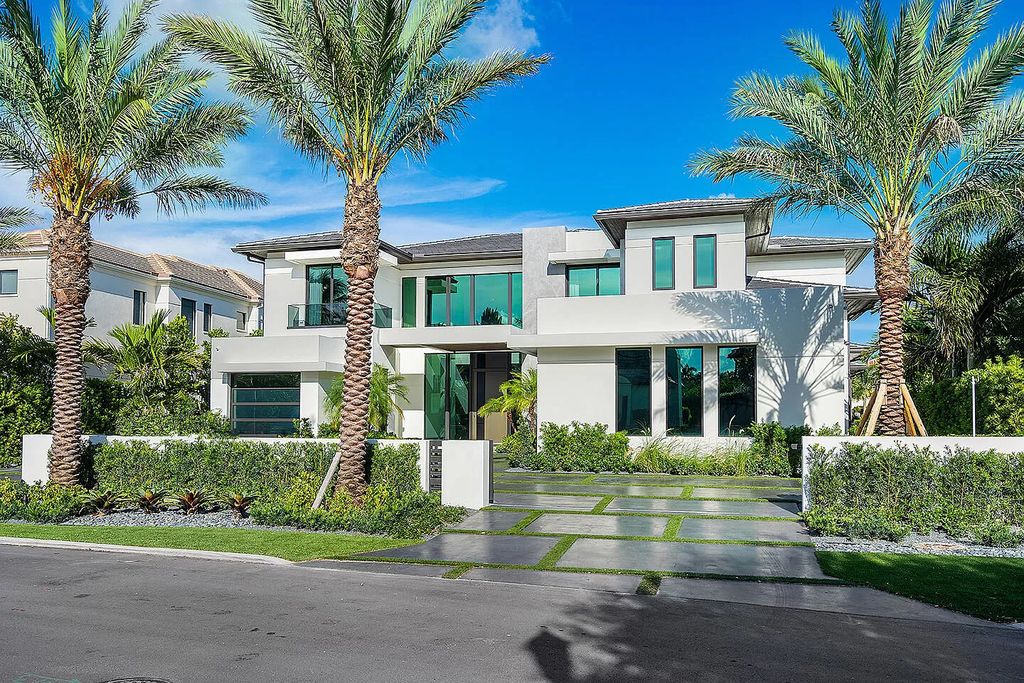 The Home in Boca Raton is a new construction estate features a turnkey Farache-Bromberg interior, 100ft of deep water frontage now available for sale. This home located at 372 E Coconut Palm Rd, Boca Raton, Florida