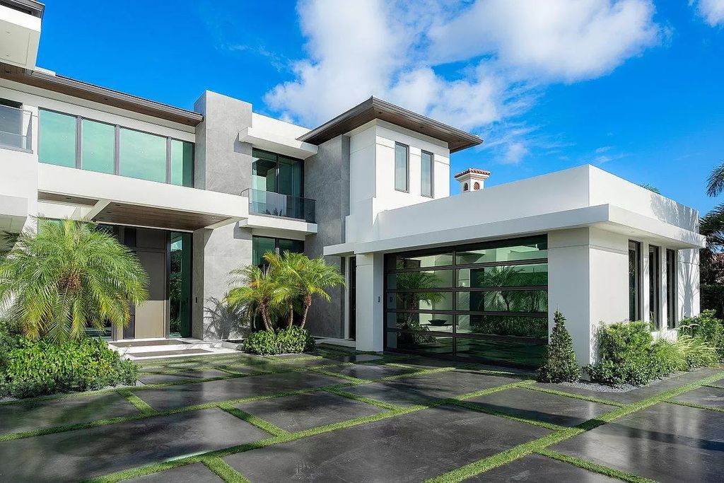 The Home in Boca Raton is a new construction estate features a turnkey Farache-Bromberg interior, 100ft of deep water frontage now available for sale. This home located at 372 E Coconut Palm Rd, Boca Raton, Florida