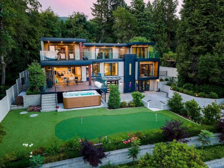 Brilliantly Designed Contemporary Home in West Vancouver