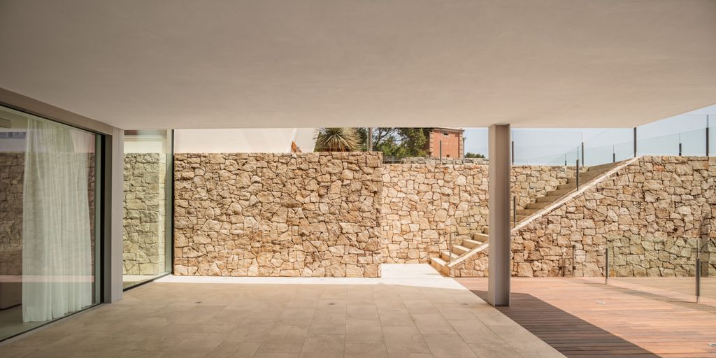 Casa VN creates Harmony of Modern and Ancient style by Guillem Carrera
